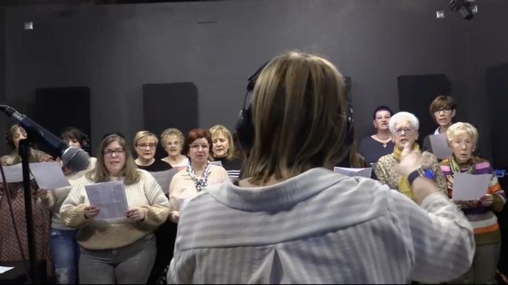 Eskoriatzako ereserkia estudioan grabatu dute