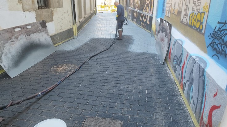 Azoka osteko bidea asfaltatzeko lanak gaur bukatuko dituzte