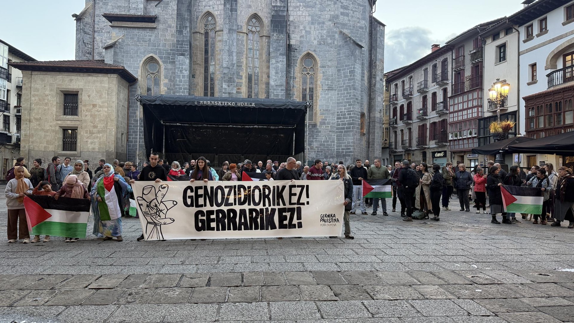 Palestinako genozidioa salatu dute beste behin Gernika-Palestina herri ekimenak deitutako mobilizazioan