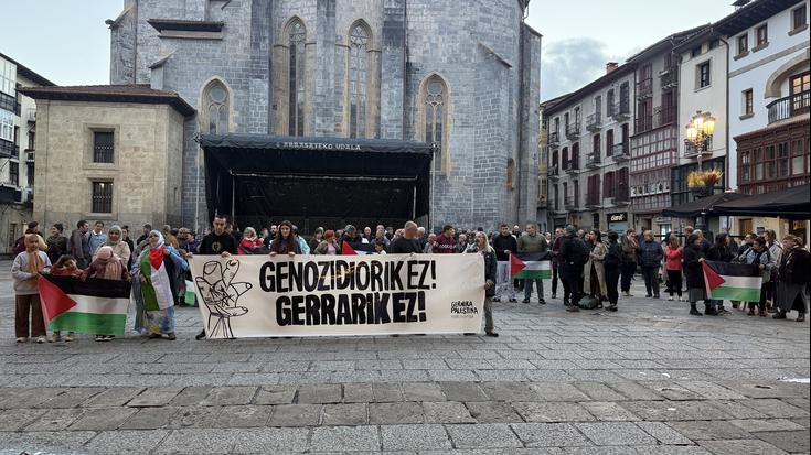 Palestinako genozidioa salatu dute beste behin Gernika-Palestina herri ekimenak deitutako mobilizazioan