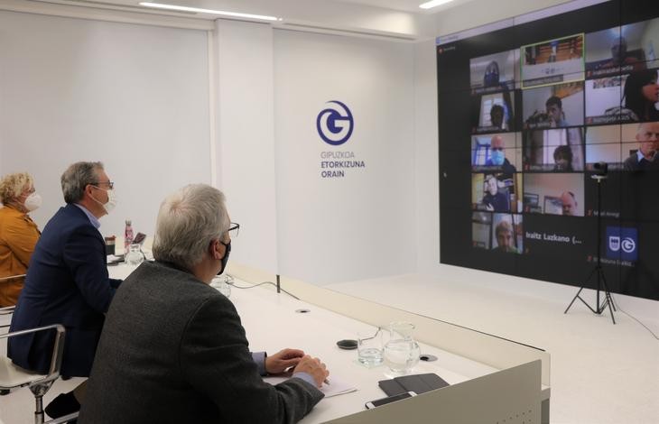 "Herritarren konpromisoa eta elkartasuna" eskatu ditu Markel Olanok, udalerrietako alkateekin egindako bileran