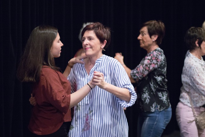 Jendea gustura Gerard Godon soinujole frantziarrarekin domekan egindako Herrixa Dantzan saioarekin - 17