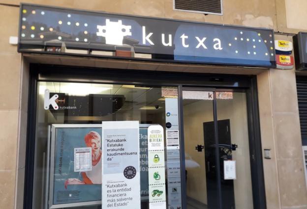 Kutxabank-ek arreta zerbitzuaren zati bat Bergarara eraman izana salatu du Landatxopek