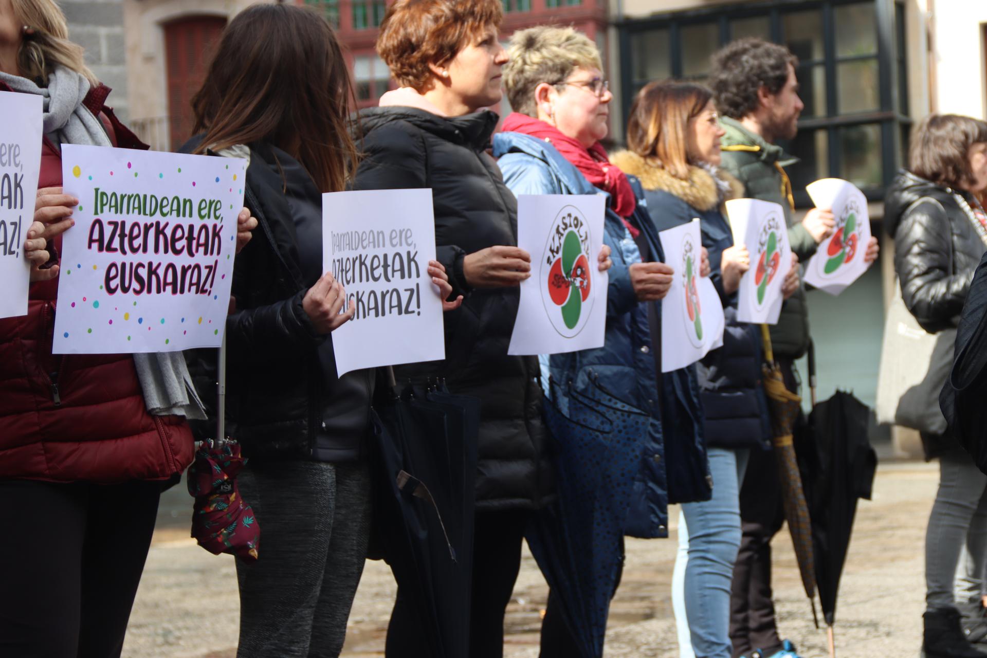 Elkarretaratzeak, Ipar Euskal Herrian azterketak euskaraz egin ahal izatea aldarrikatuz
