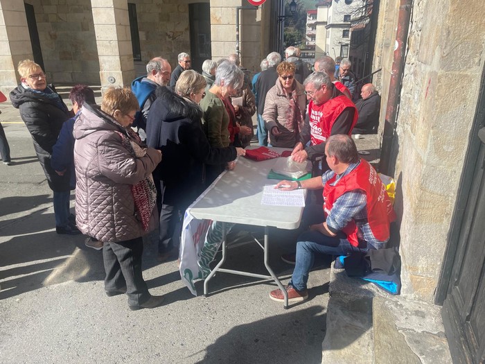Bergarako Pentsiodunen Mugimenduak sinadurak batzen jarraitzen du
