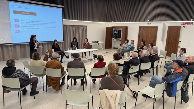 Bakardadeari buruzko esperientzia inspiratzaileak jasotzen ari dira herriz herri