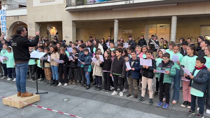 Santa Zezilia eguna ospatu dute Aretxabaletako musika eskolako kideek