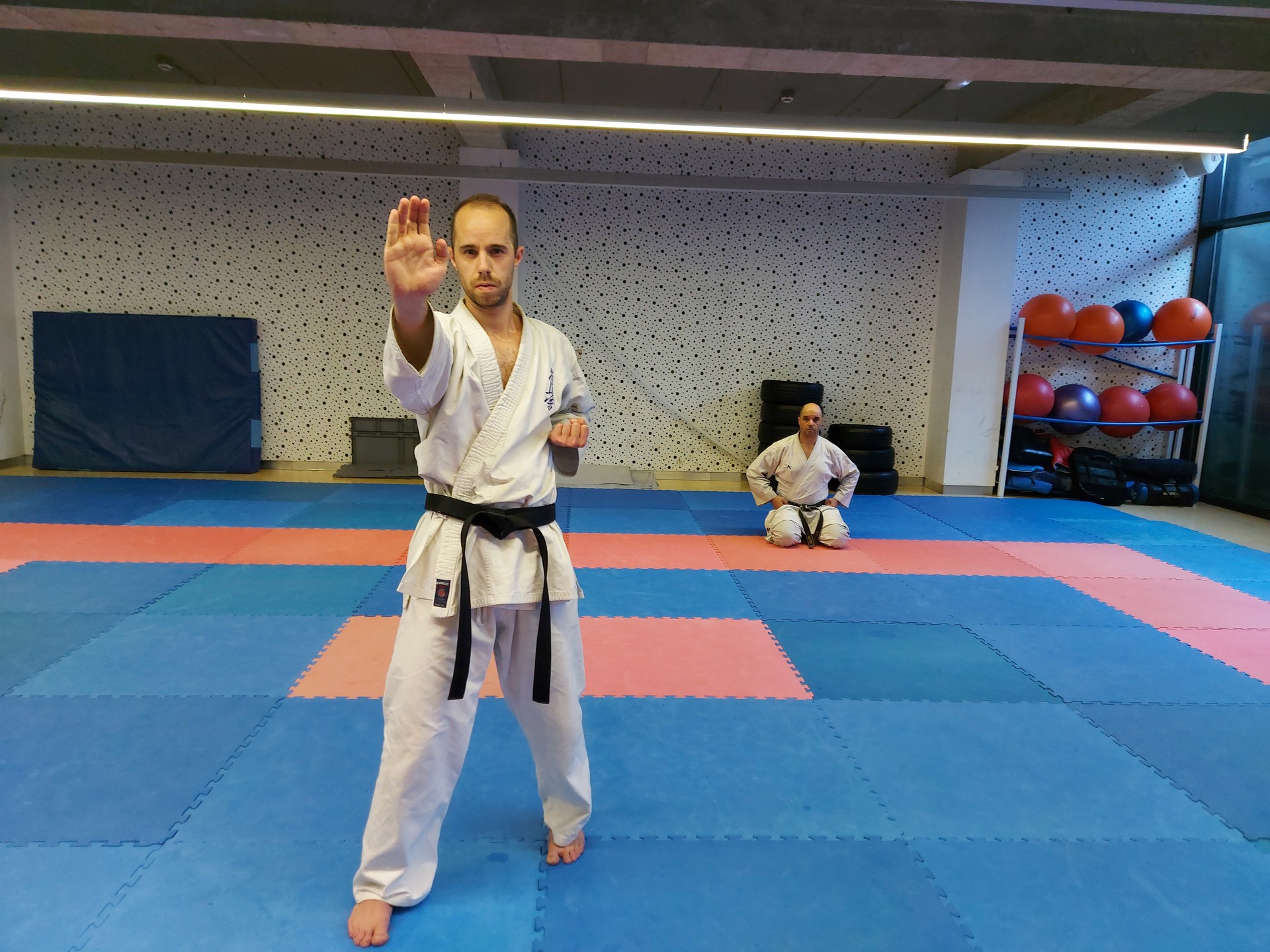 Euskadiko karate txapelketa jokatuko da bihar kiroldegian