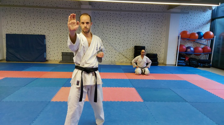 Euskadiko karate txapelketa jokatuko da bihar kiroldegian