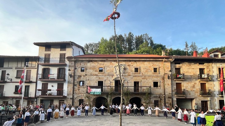 Surik gabeko San Juan bezpera ospatu dute Herriko Plazan