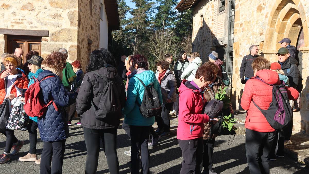 Apotzaga-Etxebarrin jakiak bedeinkatu dituzte San Blas egunez