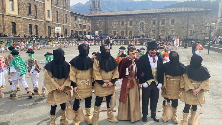 300 bat lagun biharko Inauterietako konpartsan
