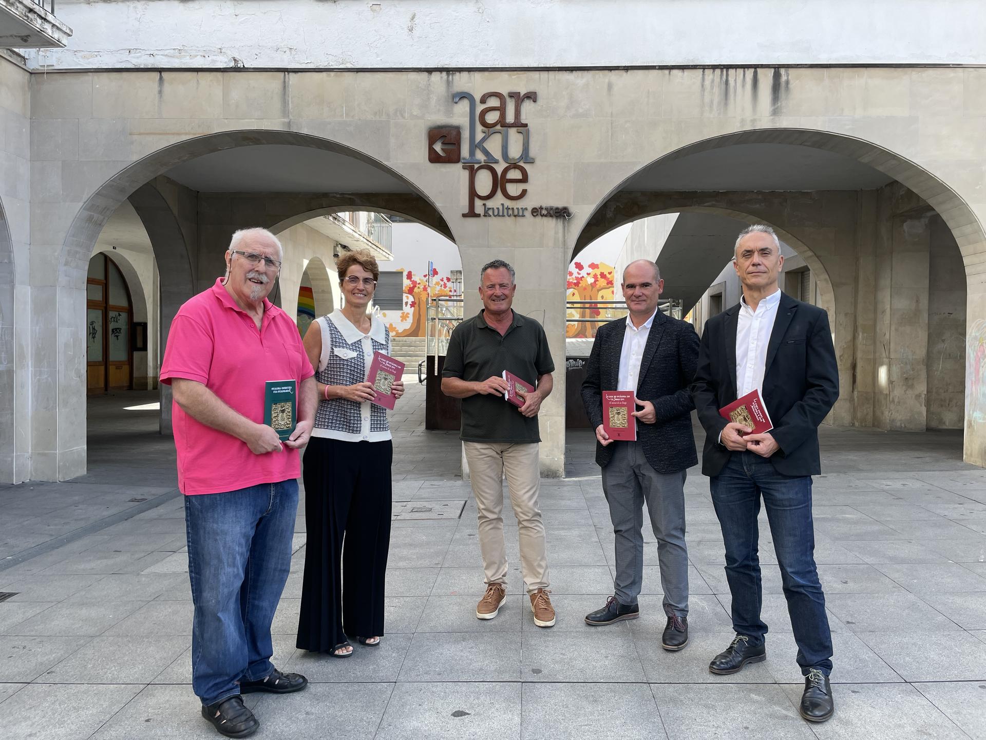 Ondareari eustearen garrantzia nabarmendu dute Otaloratarren gaineko liburuaren aurkezpenean