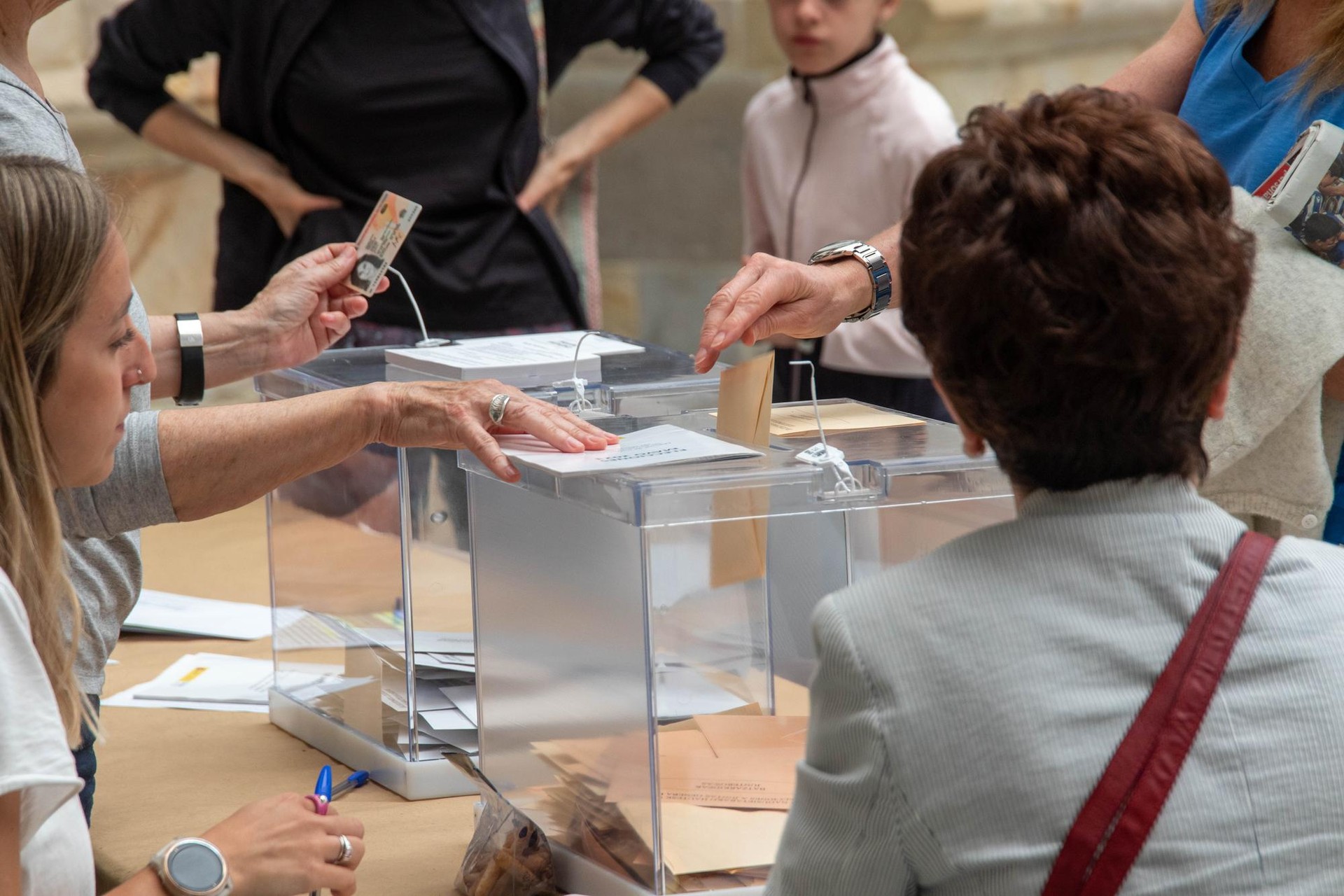 Eguerdiko joerari eutsiz, parte-hartzeak behera egin du nabarmen