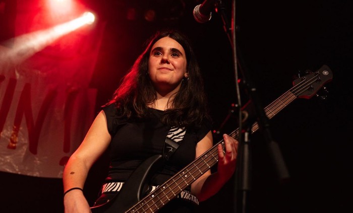 "Musika nire kabuz sortzea asko gustatzen zait; gitarrak askatasun hori eman dit"