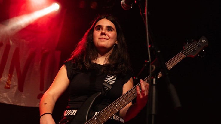 "Musika nire kabuz sortzea asko gustatzen zait; gitarrak askatasun hori eman dit"