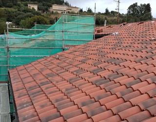 Arrasate Herri Eskolako Erguin eraikineko teilatua, konponduta