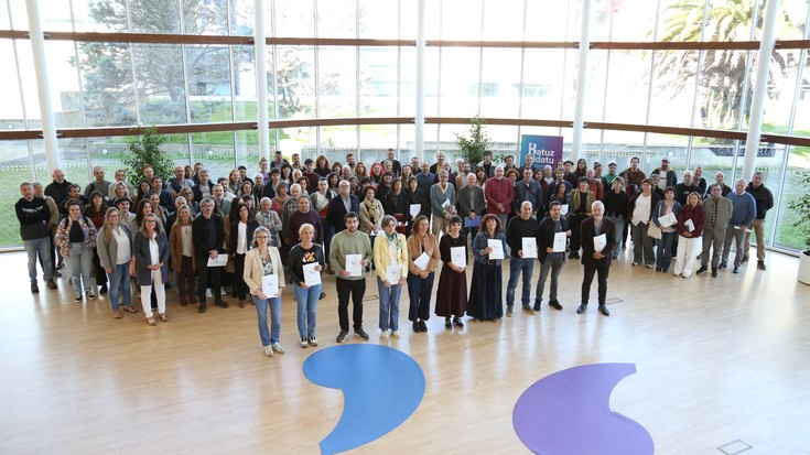 Euskararen "pizkunde berria" eragiteko nahia, akordio soziopolitikoa oinarri