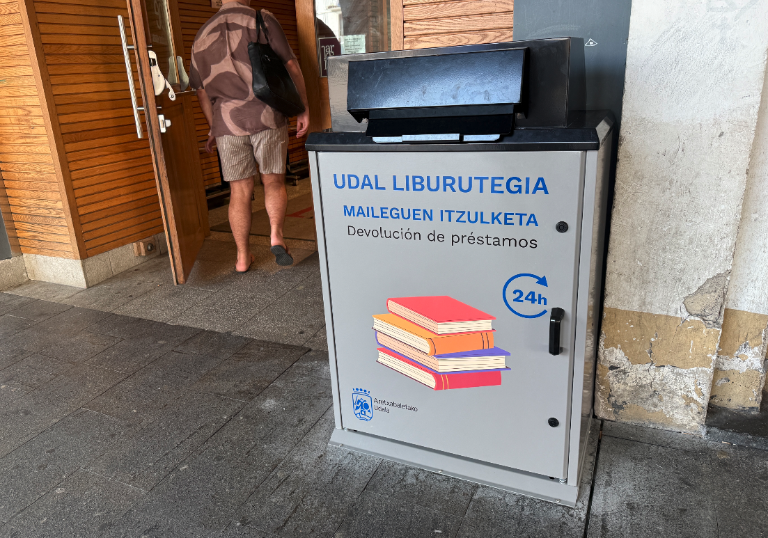 Maileguak itzultzeko kaxa jarri dute Arkupeko sarreran