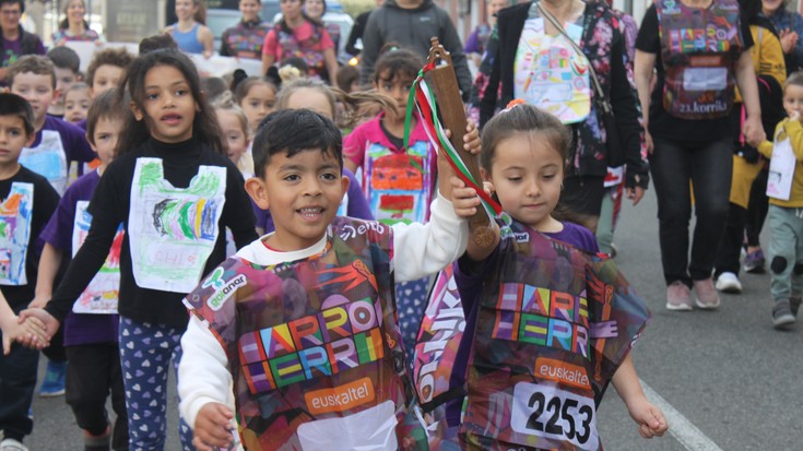 Ekimenez betetako Korrika Eguna antolatu dute Arrasaten, motorrak berotzen hasteko