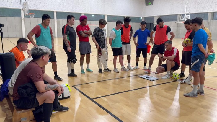 Lehen entrenamendu saio irekia egin du Aniztasuna Mugarik Gabe areto futbol taldeak