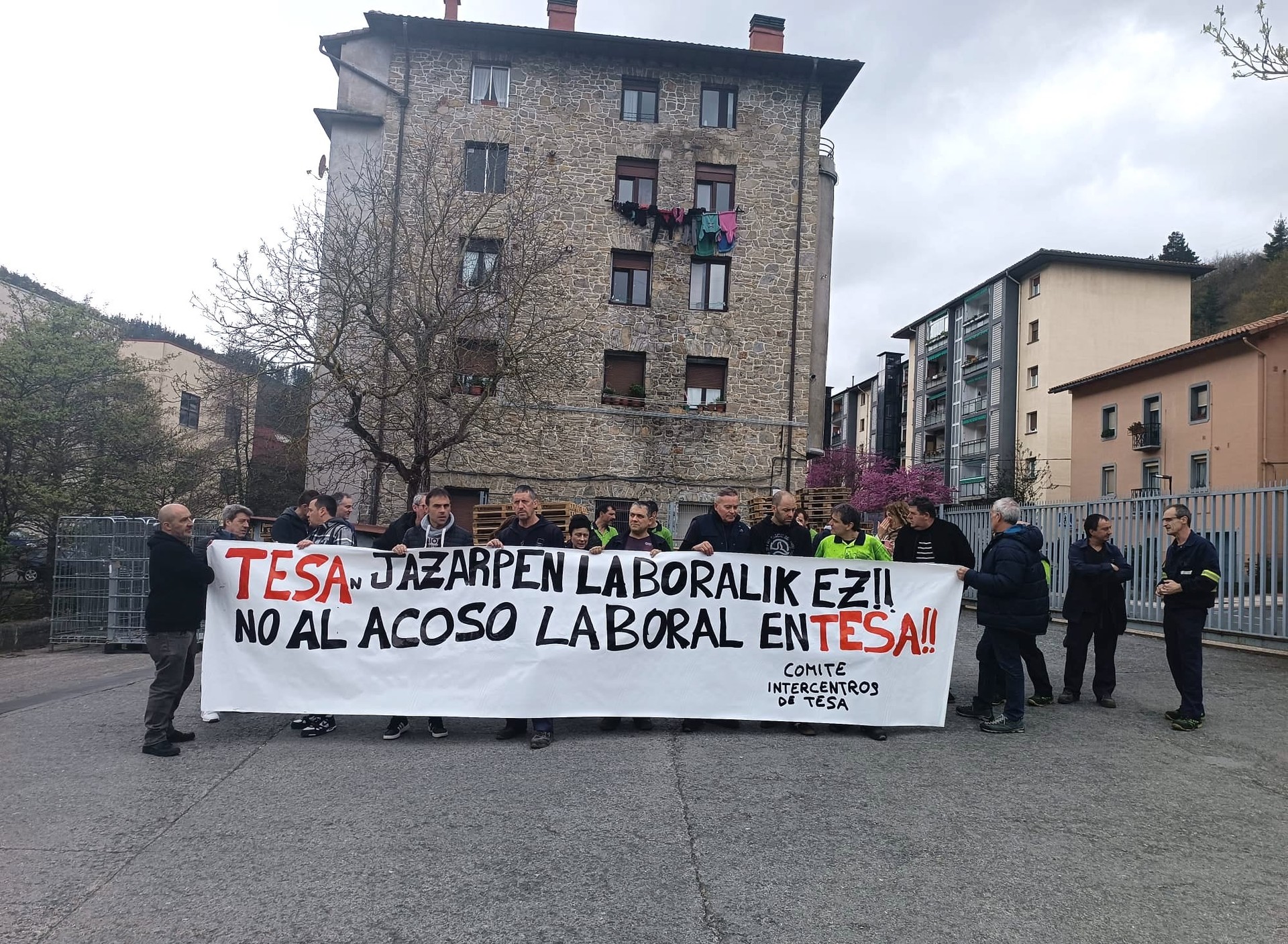 "Laneko jazarpena" salatzeko batu dira TESAn