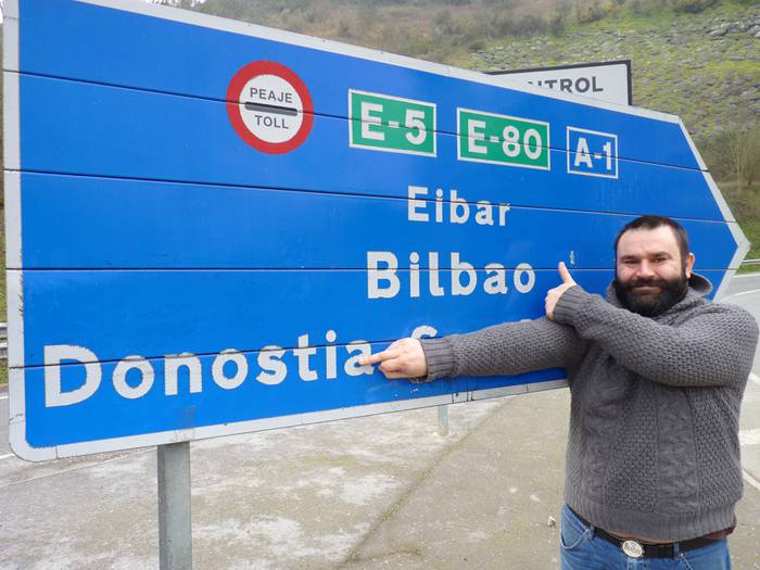 Izaro Aperribai 'Elvis Caino': "Esaten da DJak musikari frustratuak garela; ni, ordea, musikari nagia naiz"