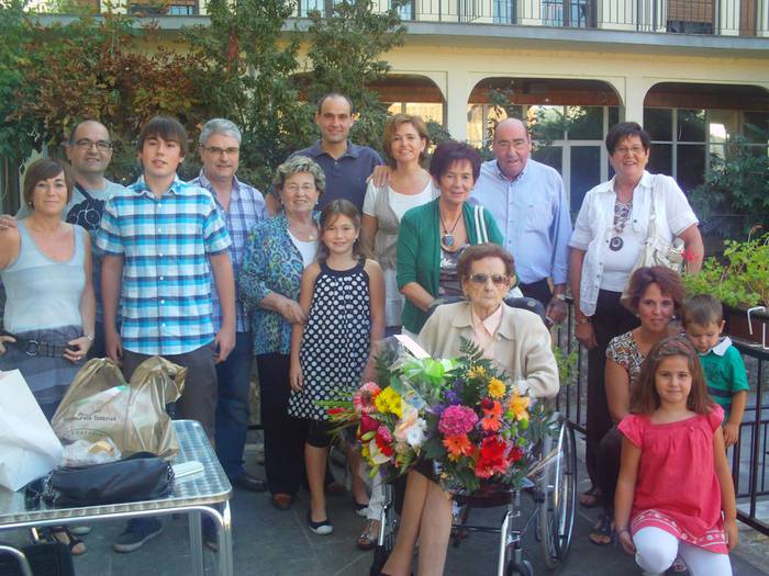 Angeles Bilbaok 100 urte bete ditu