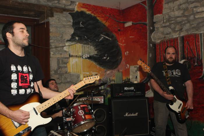 Hardcore kultura eta doinuak Gaztetxean Tapoi fest jaialdian