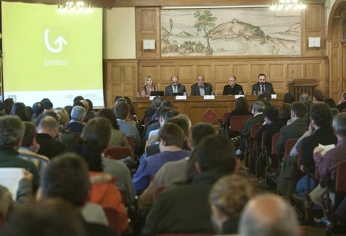 Aldundiak 500 enpresa baino gehiagori azaldu die laguntza programa