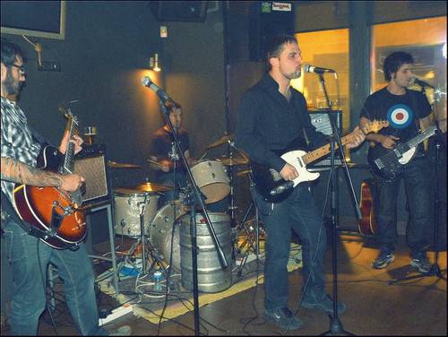 Kooltur Ostegunak: Sad Town Lossers taldea bihar Keu & Fignuh Experience taldearen ordez 