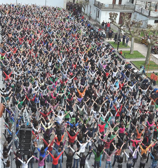 Autobusa bete egin da Flash Mob-era joateko