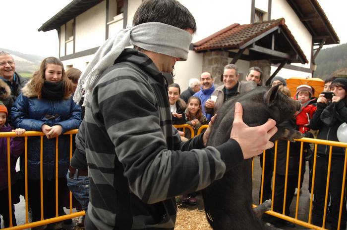 Giro ederra Bergarako Buruñao auzoan, San Blas jaien aitzakian