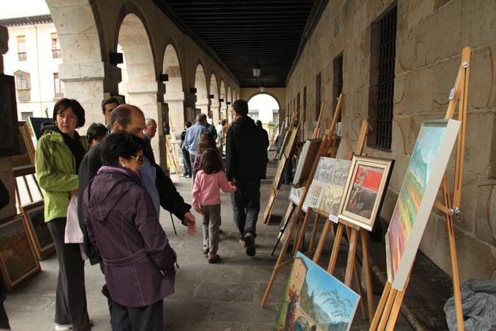 Bearteko artistek Regino Valle omenduko dute domekan