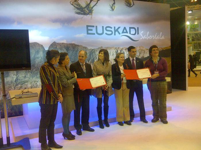 Zuiako Koadrila saritu dute Fitur azokan, Gorbeia Central Park proiektua dela-eta