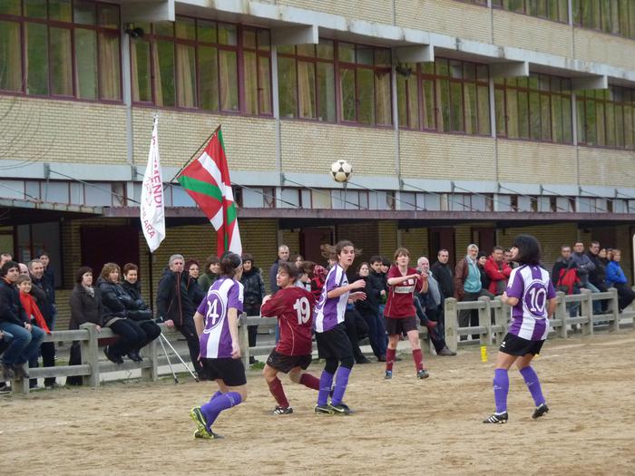 Arazo handirik gabe irabazi zuen derbia Mondrak (0-3)