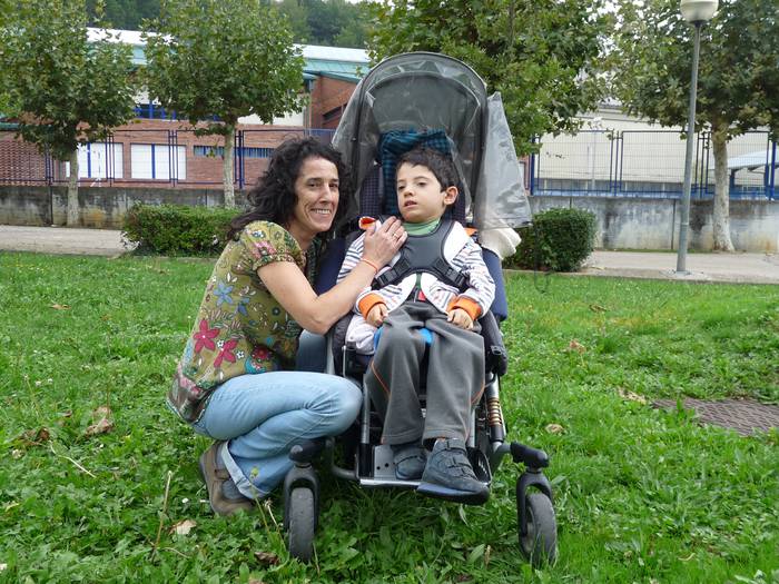25 tona tapoi Aratzi laguntzeko