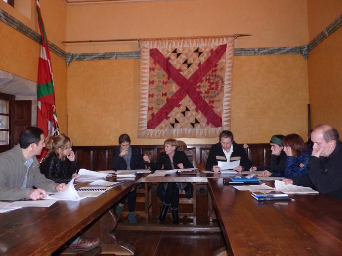 Bi milioi euroko aurrekontua du Antzuolak 