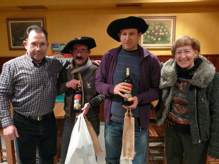 Vicente eta Martinez herriko mus txapelketako irabaleak