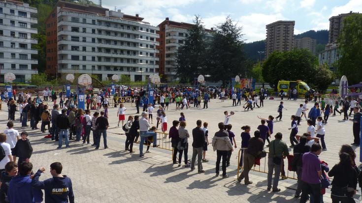 Laubide plaza Jose Maria Arizmendiarrieta plaza izango da hemendik aurrera