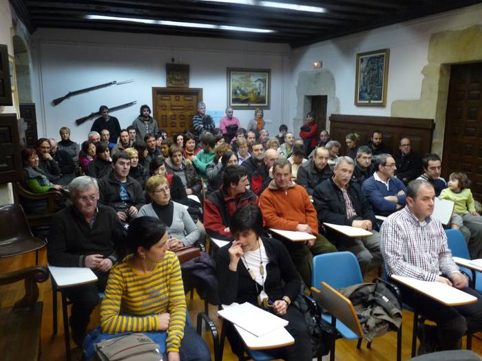 Bidearen mozketagatik kalte ordainak eskatzeko eredu bat atera du Udalak