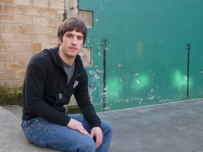 Aitor Mendizabal: "Martinez de Irujok ezker bat gura zuen bere entrenamendurako eta deitu egin zidaten" 
