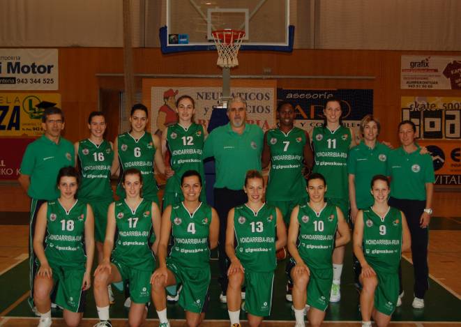 Hondarribia-Irun taldeko nesken entrenamendua Eskoriatzan