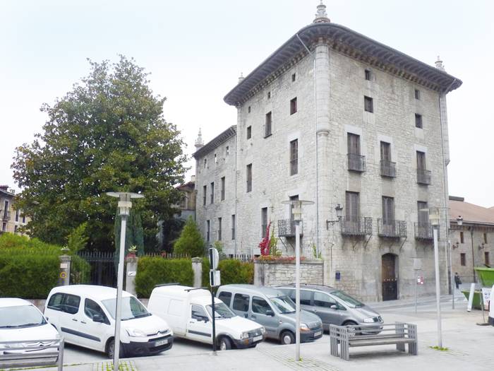 Olaso Dorrea,  Euskal Herriko jakintsuen topagune
