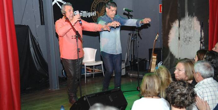 Jose eta Juan Salazar anaien rumba doinuekin ezin inor geldirik egon