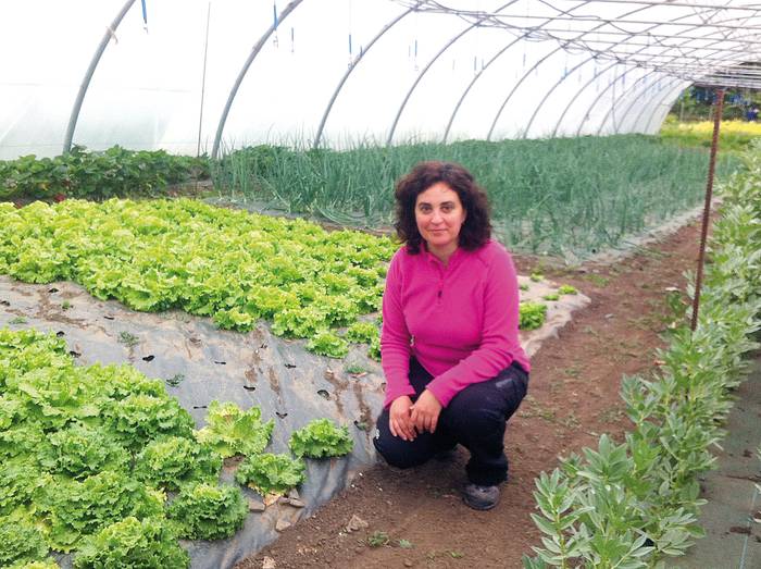 Maria Jesus Revuelta: "Guztia modu ekologikoan landatzen eta zaintzen dugu eta horrek arreta handia eskatzen du"