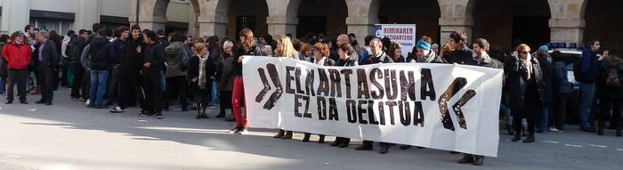 Mobilizazioak gaur Madrilera deklaratzera joan diren sei debagoiendarrei babesa adierazteko