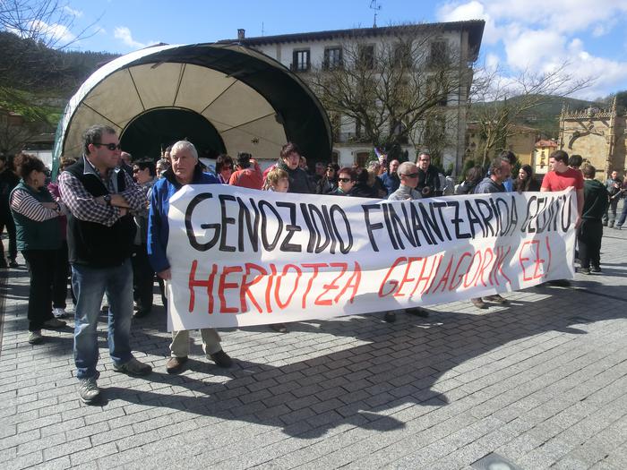 Bilboko gizonaren heriotza salatu zuten Oñatin
