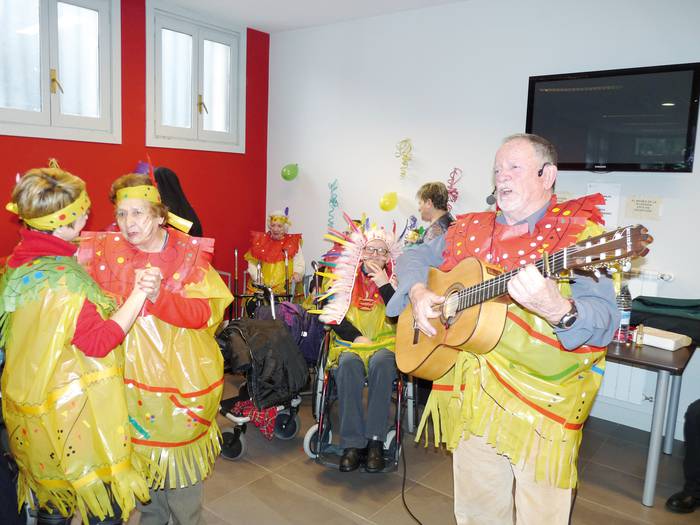 Animatzaile, musikari eta terapeuta
