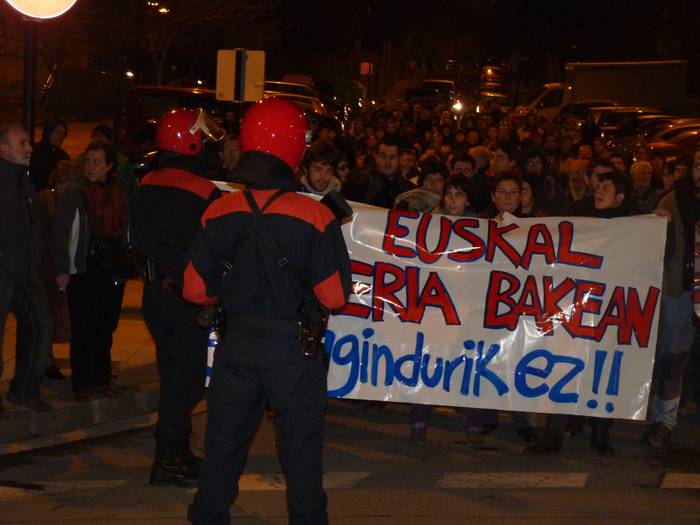 Plazaolaren aldeko manifestazio jendetsua